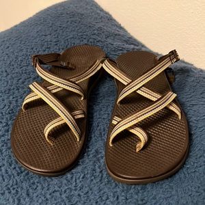 Chaco size 9 Women’s Zong Ecotread Outdoor Waterproof hiking sandals Loop toe